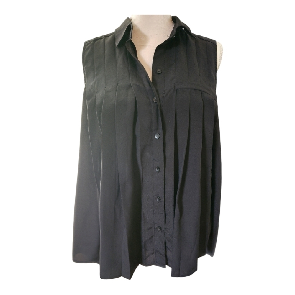 Sleeveless Pleated black blouse